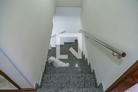 Casa à venda com 100m², 3 quartos e 2 vagasCorredor - Escada