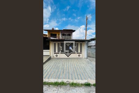 Casa à venda com 230m², 3 quartos e 2 vagasFachada