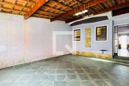 Casa à venda com 230m², 3 quartos e 2 vagasGaragem