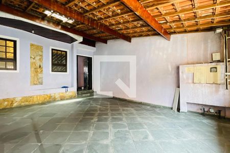 Casa à venda com 230m², 3 quartos e 2 vagasGaragem