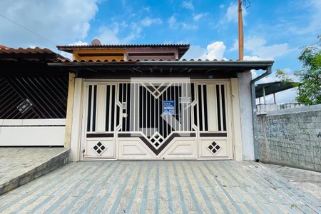 Casa à venda com 230m², 3 quartos e 2 vagasFachada