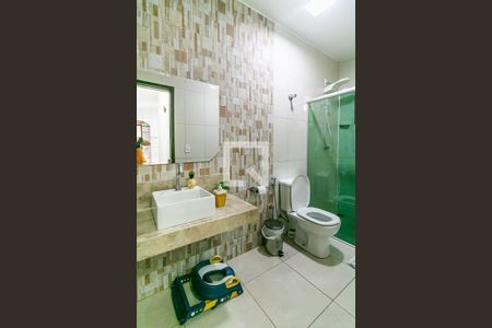 Casa à venda com 204m², 5 quartos e 3 vagasBanheiro 2