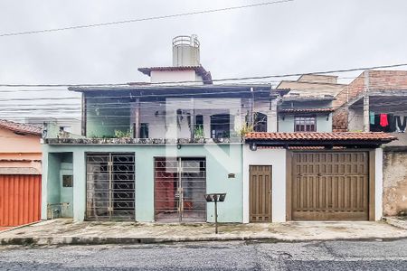 Casa à venda com 204m², 5 quartos e 3 vagasFachada