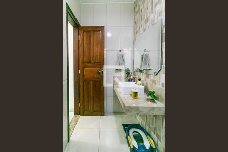 Casa à venda com 204m², 5 quartos e 3 vagasBanheiro 2