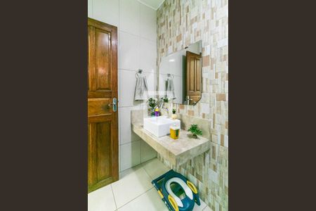 Casa à venda com 204m², 5 quartos e 3 vagasBanheiro 2