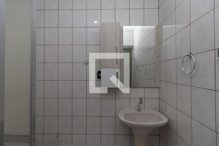 Casa para alugar com 50m², 2 quartos e 1 vaga Casa para alugar com 50m², 2 quartos e 1 vagaBanheiro