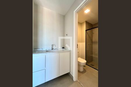 Banheiro de apartamento para alugar com 1 quarto, 33m² em Parque Industrial, Campinas