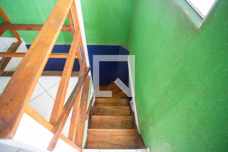 Casa à venda com 141m², 2 quartos e 2 vagasEscada