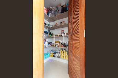 Casa à venda com 599m², 3 quartos e 10 vagasCozinha e Copa - Despensa