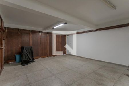 Casa à venda com 221m², 4 quartos e 3 vagas Casa à venda com 221m², 4 quartos e 3 vagasGaragem