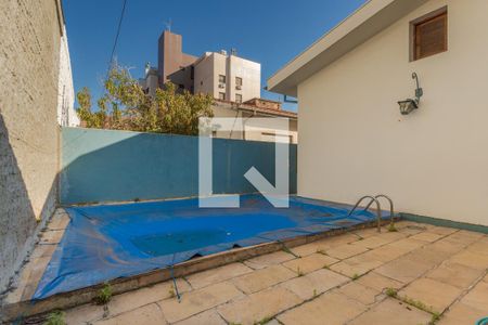 Casa à venda com 221m², 4 quartos e 3 vagas Casa à venda com 221m², 4 quartos e 3 vagasÁrea externa