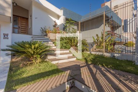 Casa à venda com 221m², 4 quartos e 3 vagas Casa à venda com 221m², 4 quartos e 3 vagasÁrea externa