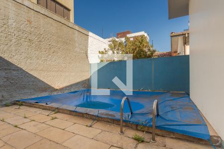 Casa à venda com 221m², 4 quartos e 3 vagas Casa à venda com 221m², 4 quartos e 3 vagasÁrea externa