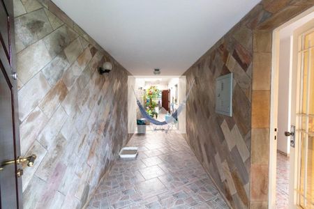 Casa à venda com 363m², 4 quartos e 3 vagas Casa à venda com 363m², 4 quartos e 3 vagasCorredor