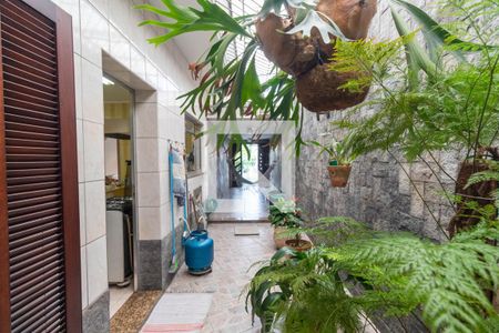 Casa à venda com 363m², 4 quartos e 3 vagas Casa à venda com 363m², 4 quartos e 3 vagasCorredor