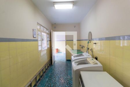 Casa à venda com 363m², 4 quartos e 3 vagas Casa à venda com 363m², 4 quartos e 3 vagasLavanderia