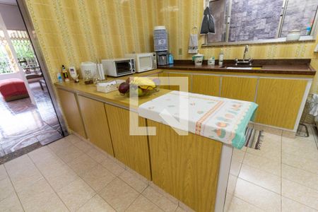 Casa à venda com 363m², 4 quartos e 3 vagas Casa à venda com 363m², 4 quartos e 3 vagasCozinha