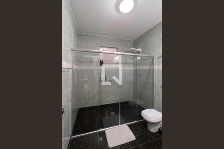 Casa à venda com 257m², 4 quartos e 4 vagasBanheiro social