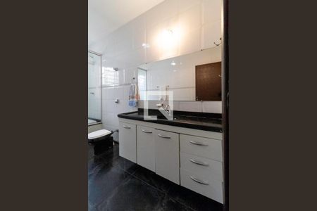 Casa à venda com 257m², 4 quartos e 4 vagasBanheiro da suíte