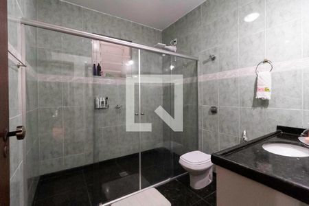 Casa à venda com 257m², 4 quartos e 4 vagasBanheiro social