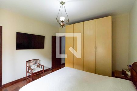 Casa à venda com 257m², 4 quartos e 4 vagasSuíte