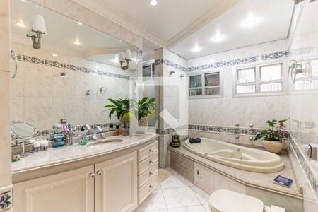 Apartamento à venda com 200m², 3 quartos e 1 vagaBanheiro da Suíte