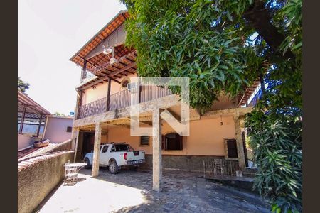 Casa à venda com 400m², 4 quartos e 5 vagasFachada