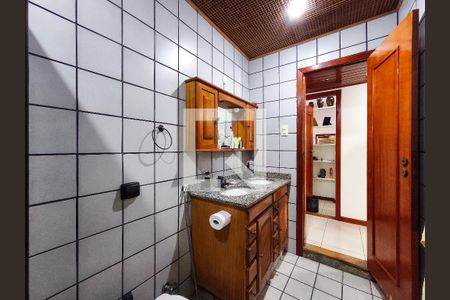 Casa à venda com 400m², 4 quartos e 5 vagasBanheiro 2