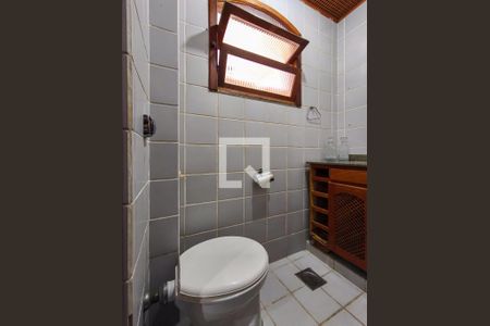 Casa à venda com 400m², 4 quartos e 5 vagasBanheiro da Suíte 1