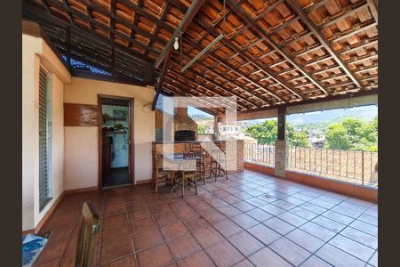 Casa à venda com 400m², 4 quartos e 5 vagasTerraço