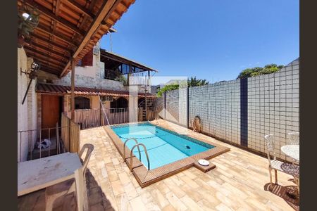 Casa à venda com 400m², 4 quartos e 5 vagasPiscina