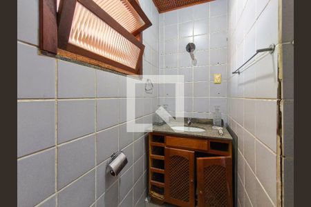 Casa à venda com 400m², 4 quartos e 5 vagasBanheiro da Suíte 1