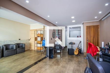 Casa à venda com 107m², 3 quartos e 2 vagas Casa à venda com 107m², 3 quartos e 2 vagasEspaço Multiúso / Garagem