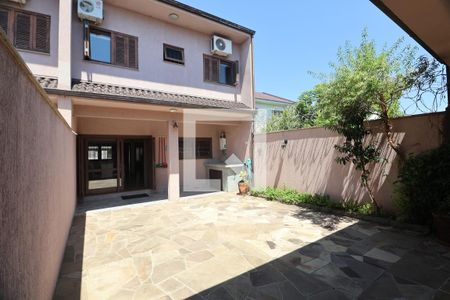 Casa à venda com 192m², 2 quartos e 2 vagasQuintal