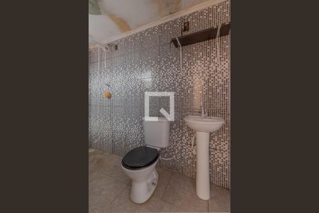 Banheiro  de casa para alugar com 1 quarto, 100m² em Jardim Eliane, São Paulo