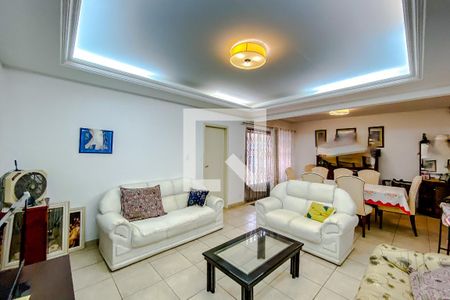 Casa à venda com 230m², 3 quartos e 2 vagasSala