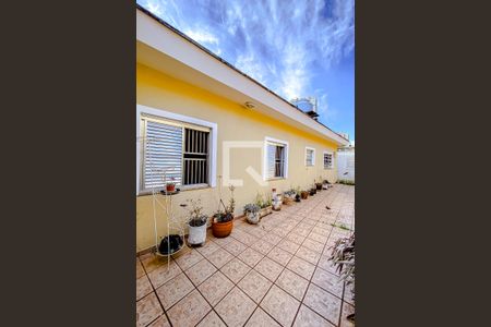 Casa à venda com 230m², 3 quartos e 2 vagasÁrea externa