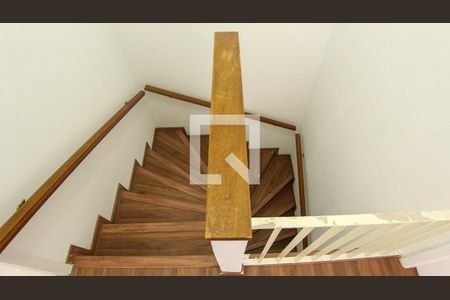 Casa à venda com 140m², 3 quartos e 3 vagasEscada