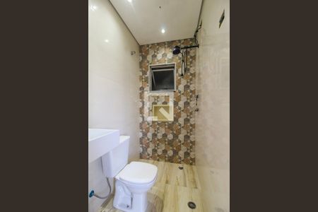 Casa de condomínio à venda com 380m², 3 quartos e 2 vagas Casa de condomínio à venda com 380m², 3 quartos e 2 vagasBanheiro da Suíte