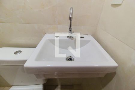 Casa de condomínio à venda com 380m², 3 quartos e 2 vagas Casa de condomínio à venda com 380m², 3 quartos e 2 vagasBanheiro 2