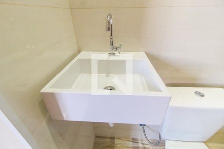 Casa de condomínio à venda com 380m², 3 quartos e 2 vagas Casa de condomínio à venda com 380m², 3 quartos e 2 vagasBanheiro da Suíte