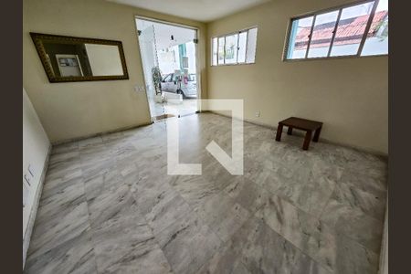 Apartamento à venda com 75m², 2 quartos e 1 vagaHall de entrada