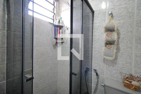 Banheiro de apartamento à venda com 2 quartos, 51m² em Alvorada, Belo Horizonte