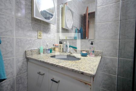 Banheiro de apartamento à venda com 2 quartos, 51m² em Alvorada, Belo Horizonte