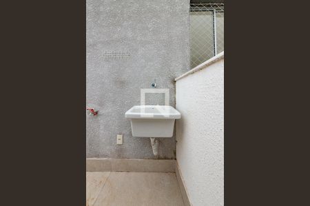 Área de Serviço de apartamento para alugar com 2 quartos, 135m² em Cabral, Contagem