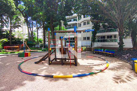 Apartamento para alugar com 128m², 4 quartos e 2 vagasÁrea comum - Playground