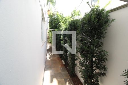 Casa de condomínio para alugar com 300m², 4 quartos e 4 vagasCorredor