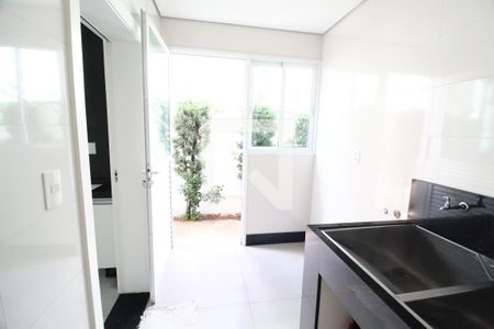 Casa de condomínio para alugar com 300m², 4 quartos e 4 vagasÁrea de Serviço