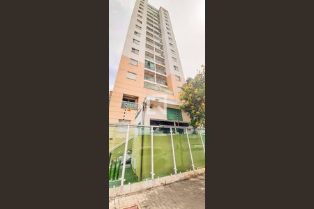Apartamento à venda com 56m², 2 quartos e 1 vaga Apartamento à venda com 56m², 2 quartos e 1 vagaFachada e portaria