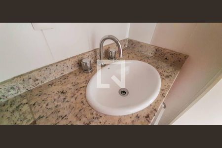 Apartamento à venda com 56m², 2 quartos e 1 vaga Apartamento à venda com 56m², 2 quartos e 1 vagaBanheiro Social